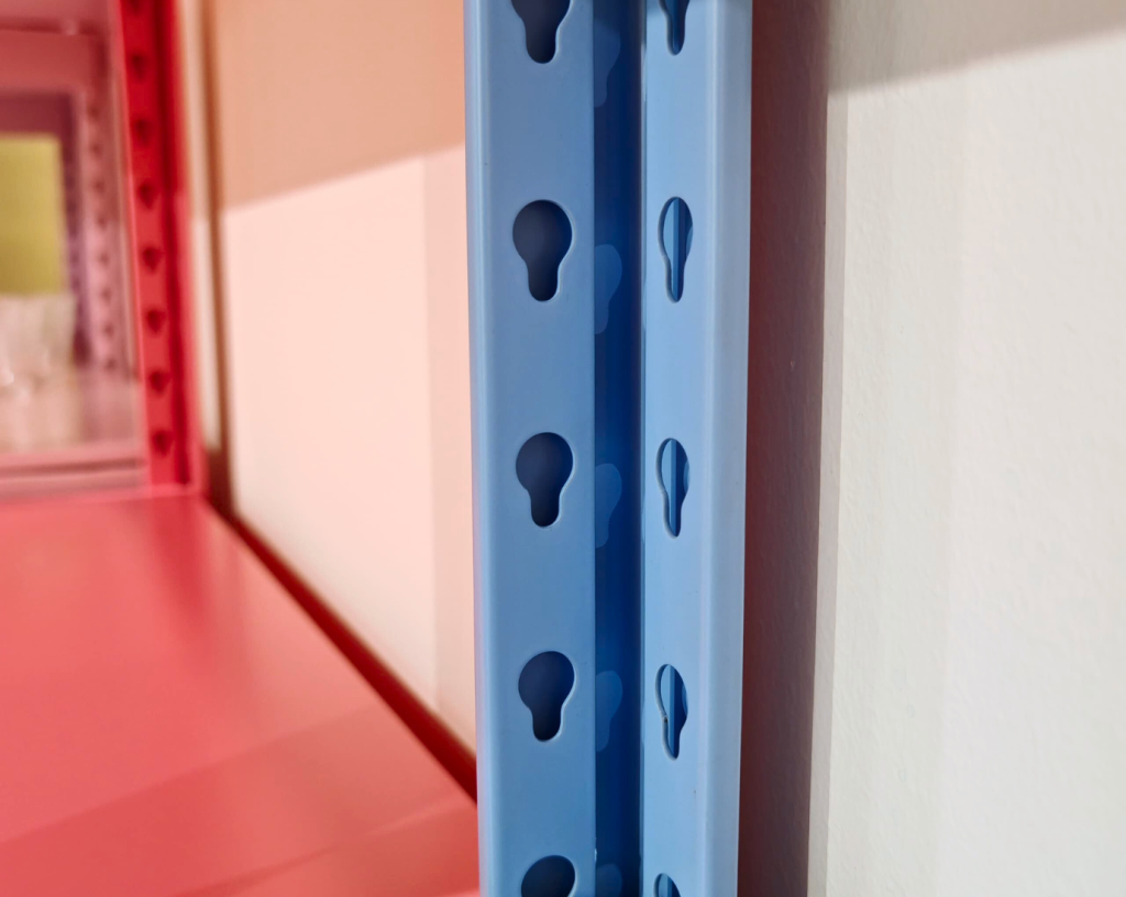 Component of a boltless rack